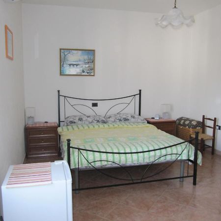 Il Portico Bed & Breakfast Uras ภายนอก รูปภาพ