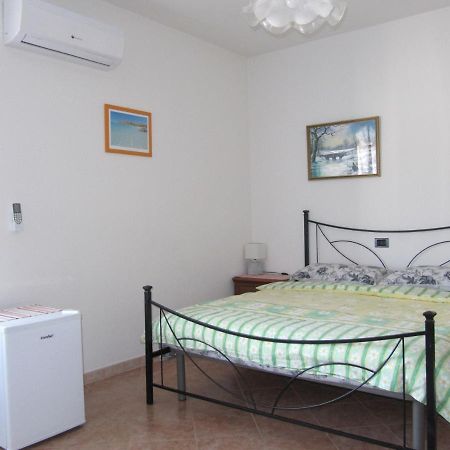 Il Portico Bed & Breakfast Uras ภายนอก รูปภาพ