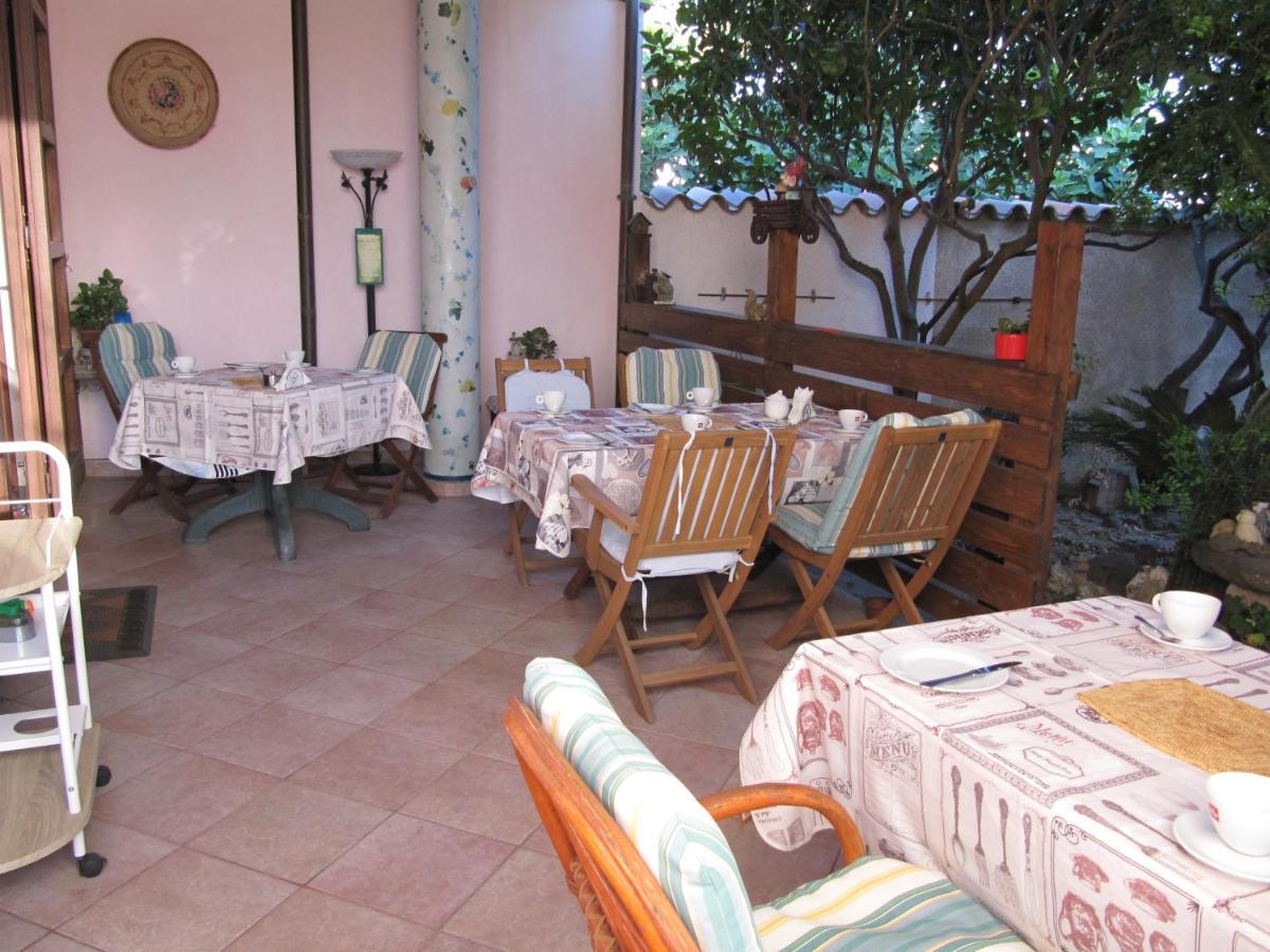Il Portico Bed & Breakfast Uras ภายนอก รูปภาพ