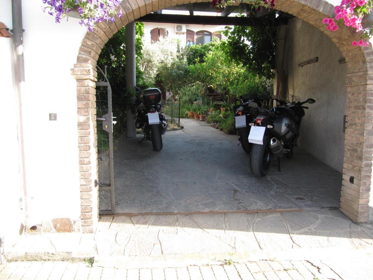 Il Portico Bed & Breakfast Uras ภายนอก รูปภาพ