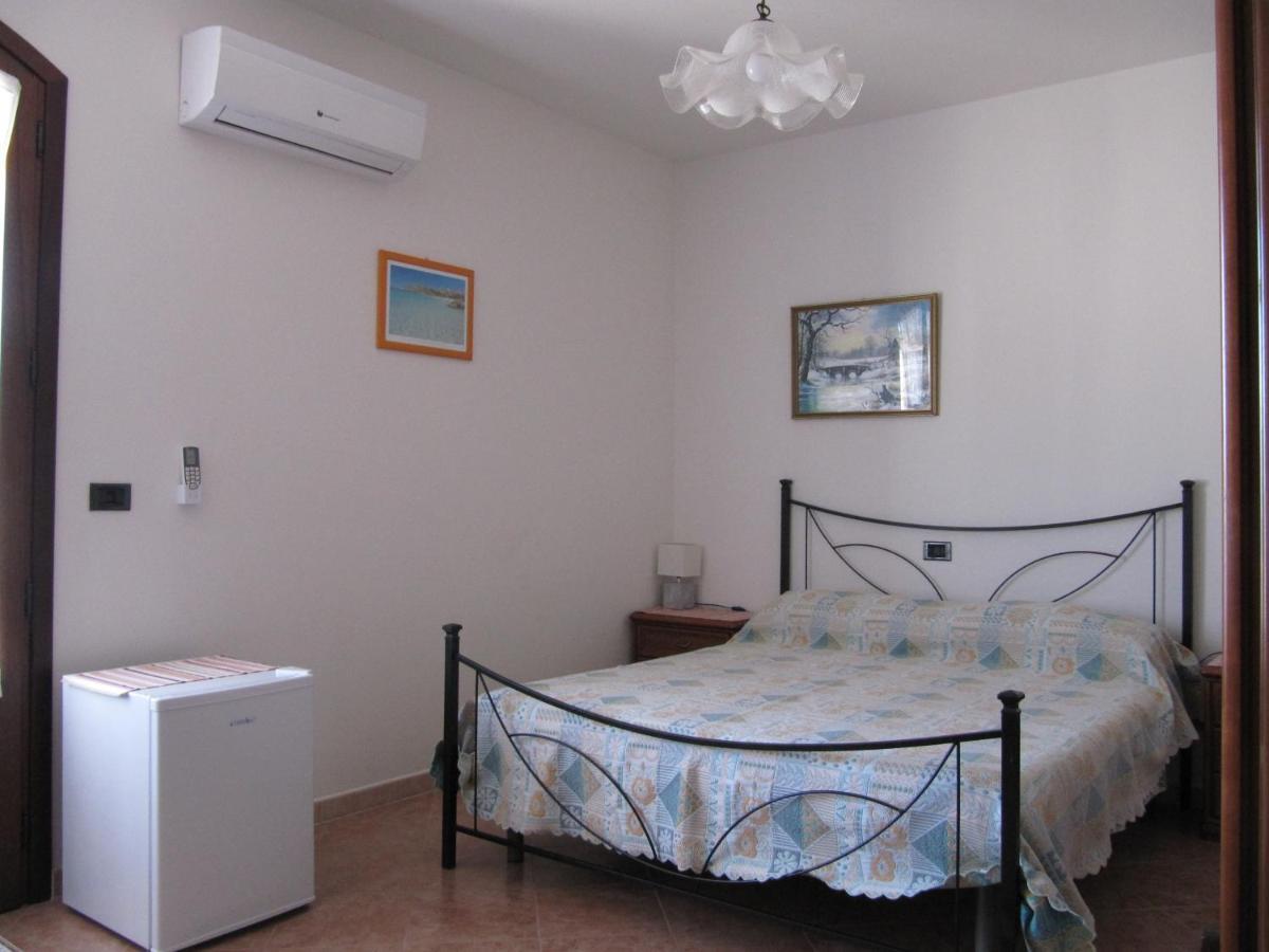 Il Portico Bed & Breakfast Uras ภายนอก รูปภาพ