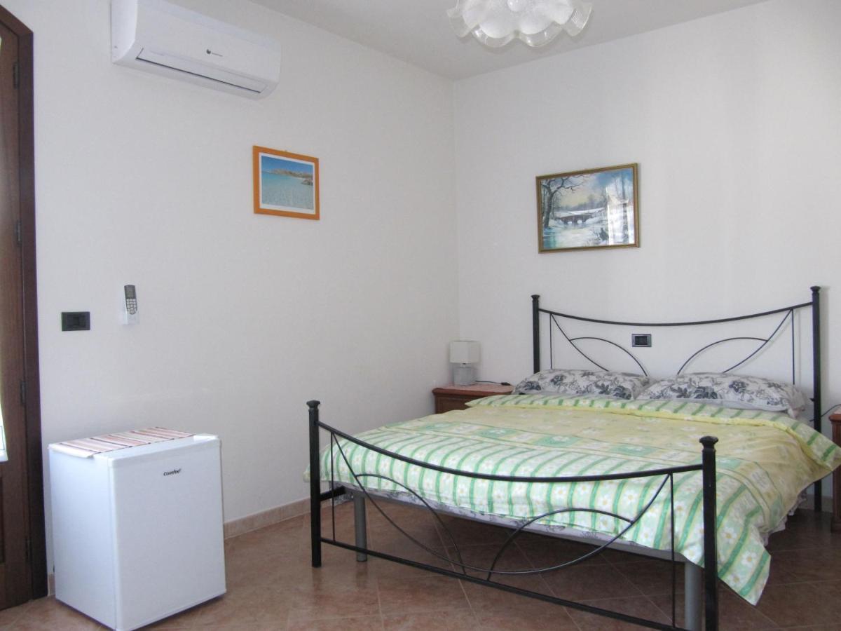 Il Portico Bed & Breakfast Uras ภายนอก รูปภาพ