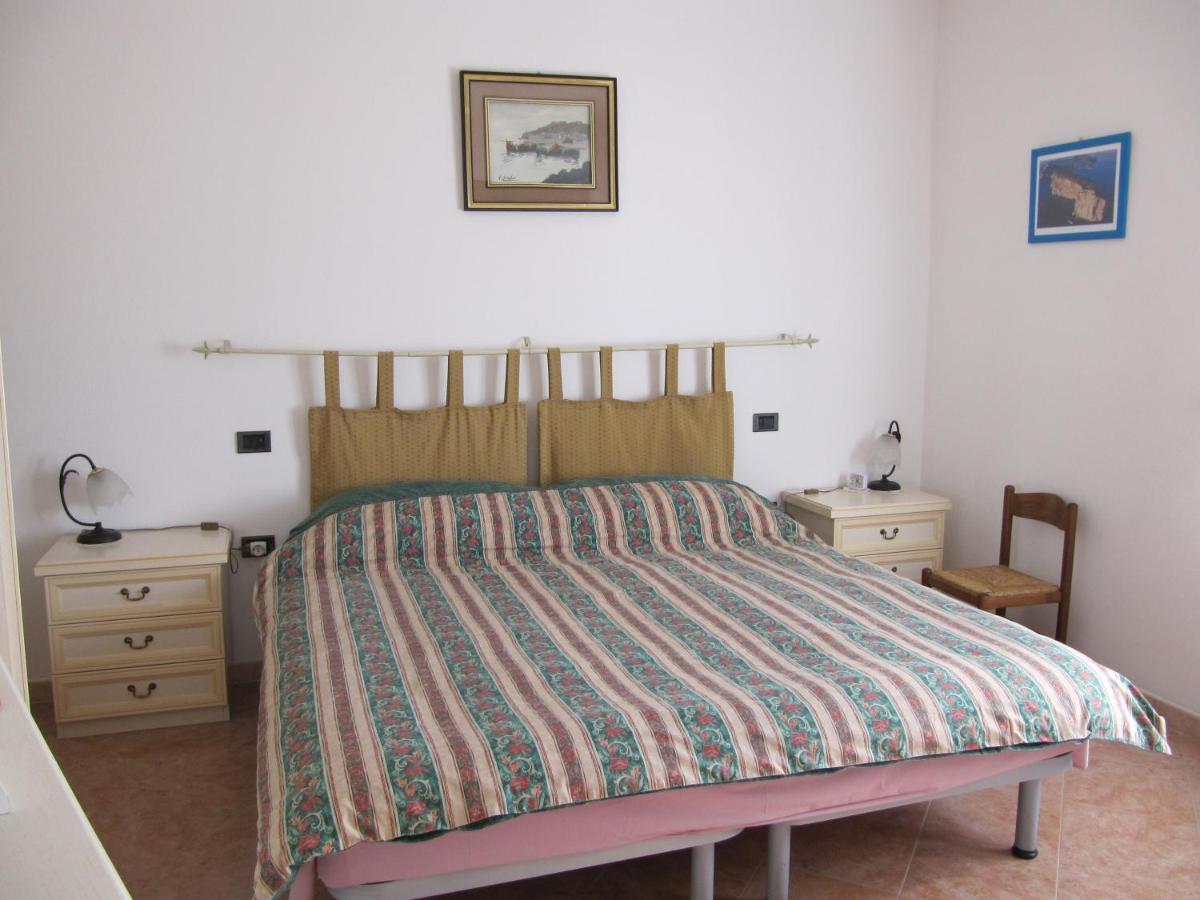 Il Portico Bed & Breakfast Uras ภายนอก รูปภาพ