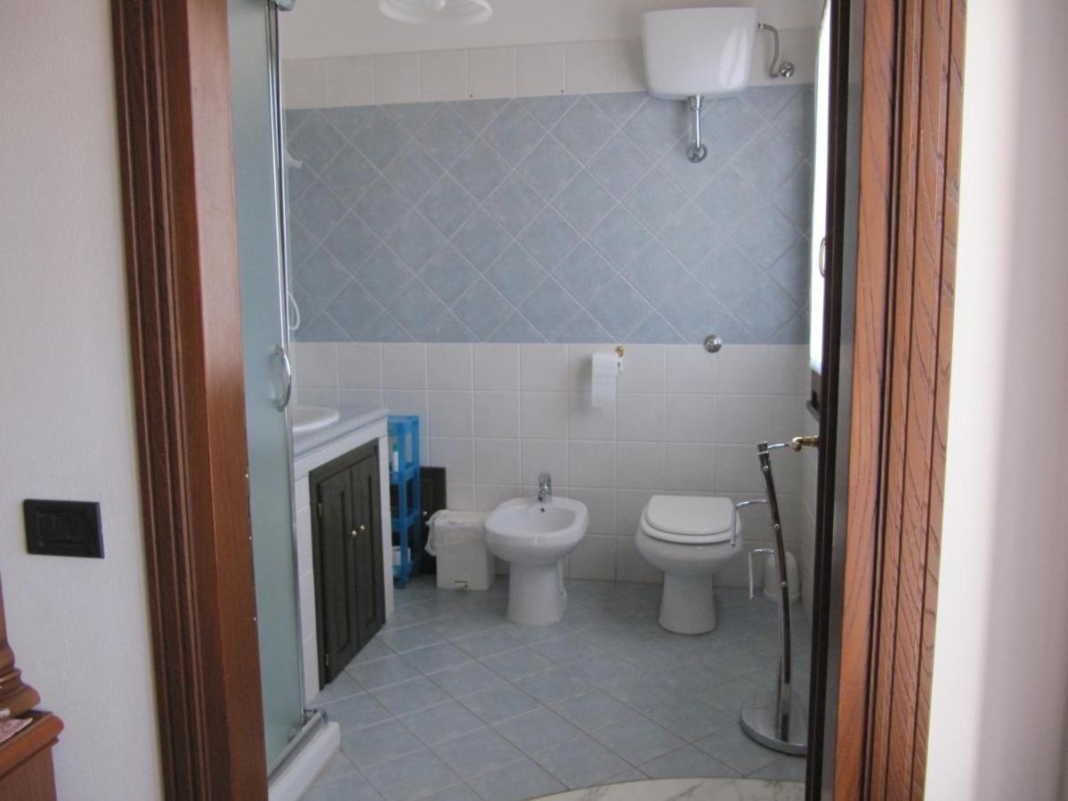 Il Portico Bed & Breakfast Uras ภายนอก รูปภาพ