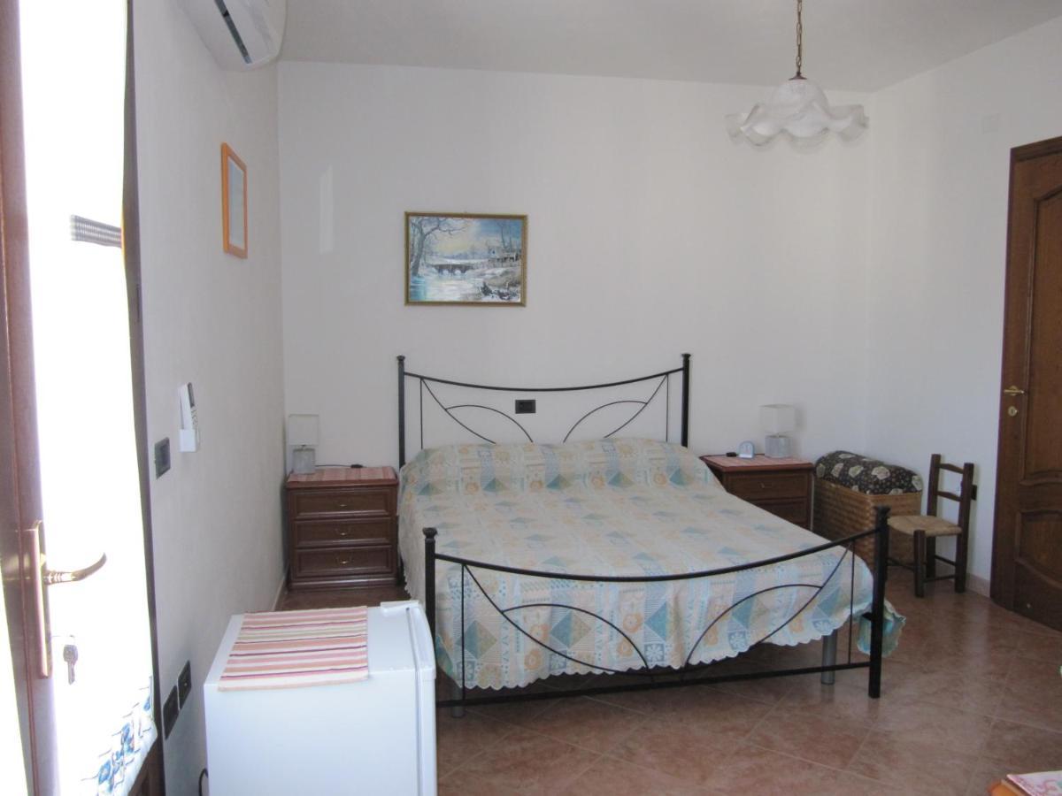 Il Portico Bed & Breakfast Uras ภายนอก รูปภาพ