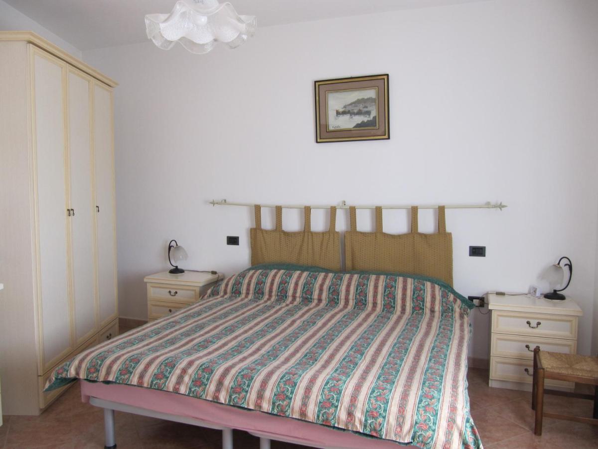 Il Portico Bed & Breakfast Uras ภายนอก รูปภาพ