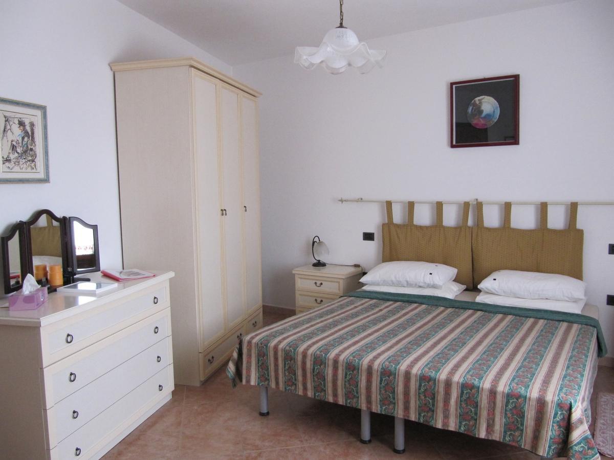 Il Portico Bed & Breakfast Uras ภายนอก รูปภาพ